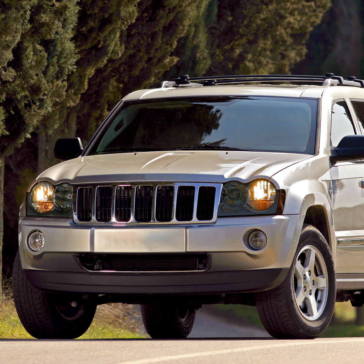 2005-2007 Jeep Grand Cherokee Factory Style Headlights (Chrome Housing/Smoked Lens)