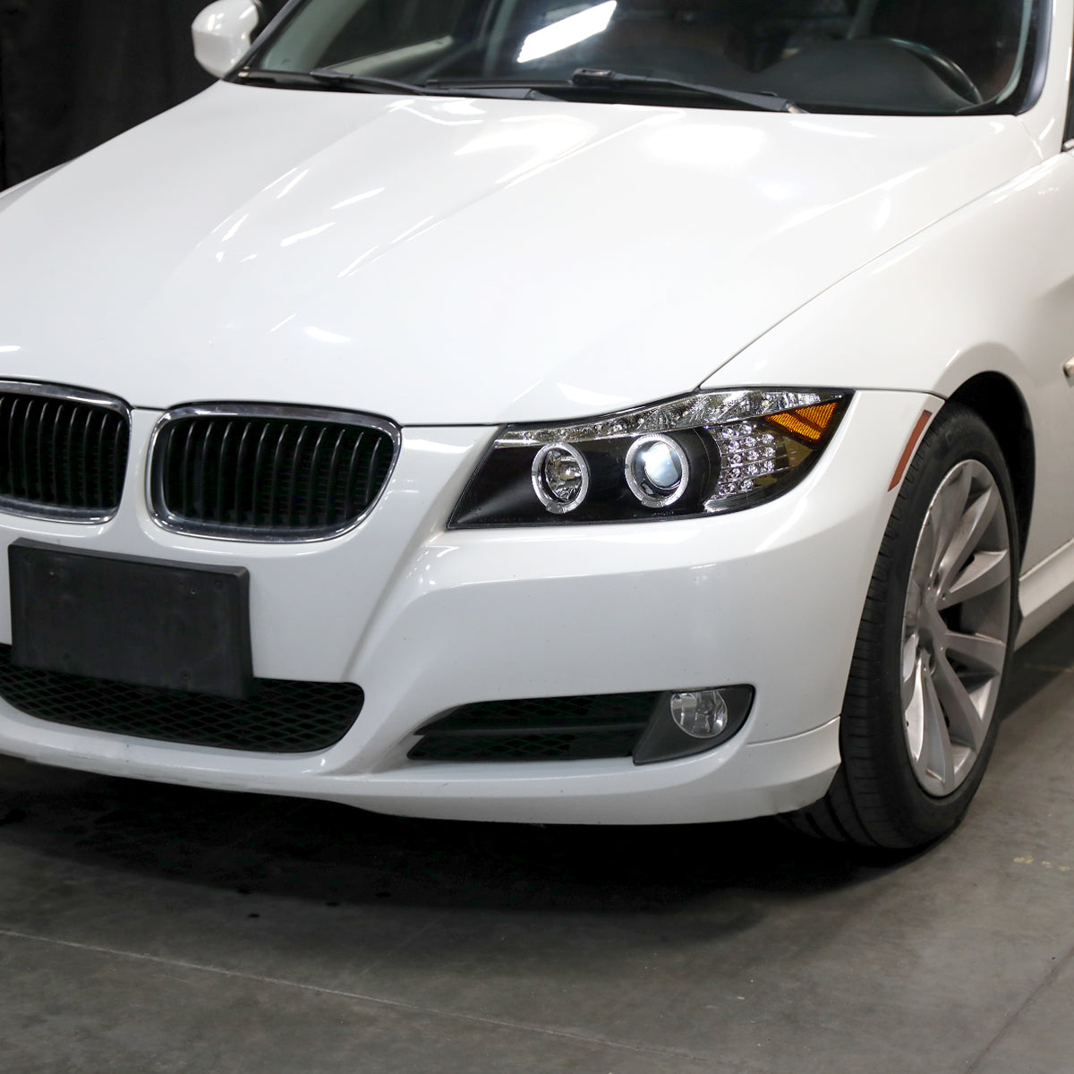 2006-2008 BMW E90 3 Series Sedan Dual Halo Projector Headlights w/ LED Light Strip & LED Turn Signal Lights (Matte Black Housing/Clear Lens)