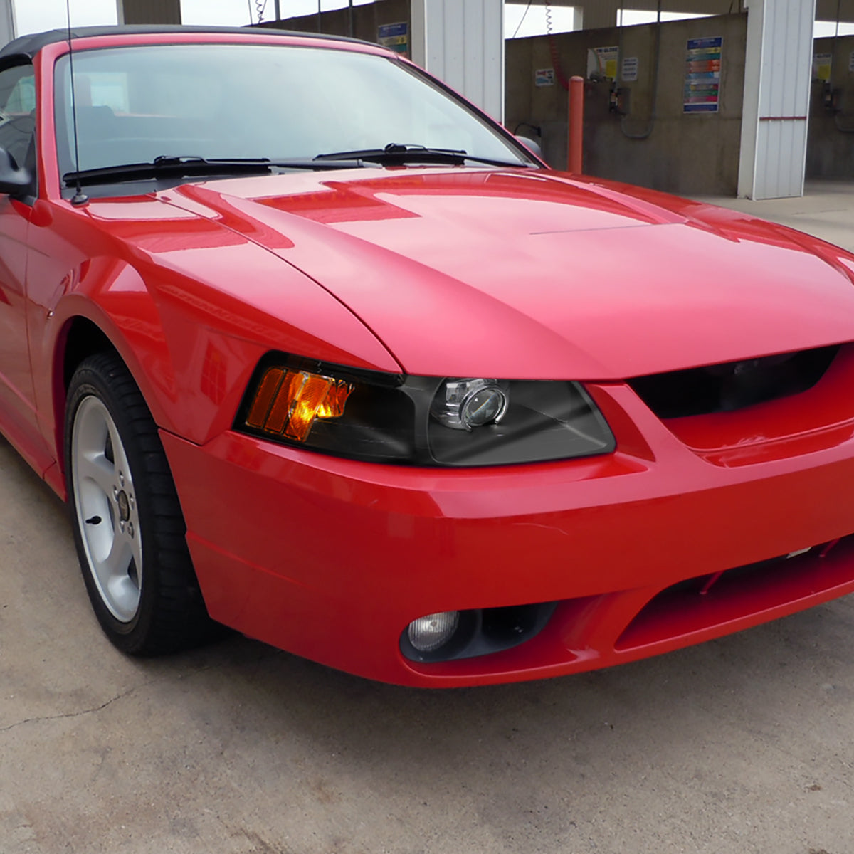 1999-2004 Ford Mustang Projector Headlights w/ Amber Reflectors (Matte Black Housing/Clear Lens)