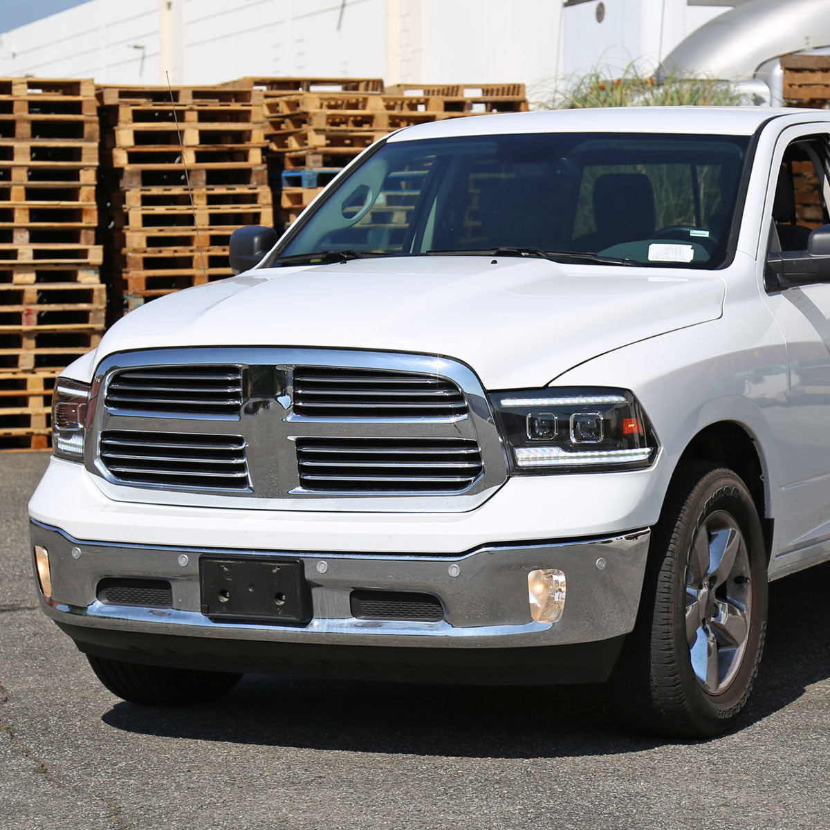 2009-2018 Dodge RAM 1500 / 2019-2021 RAM Classic / 2010-2018 RAM 2500 3500 Switchback Sequential Projector Headlights (Matte Black Housing/Clear Lens)
