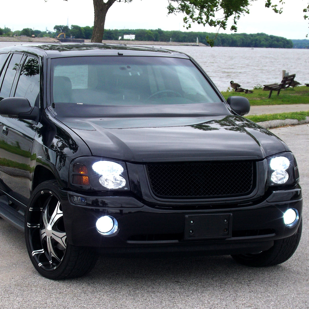 2002-2007 GMC Envoy Glossy Black ABS Mesh Grille