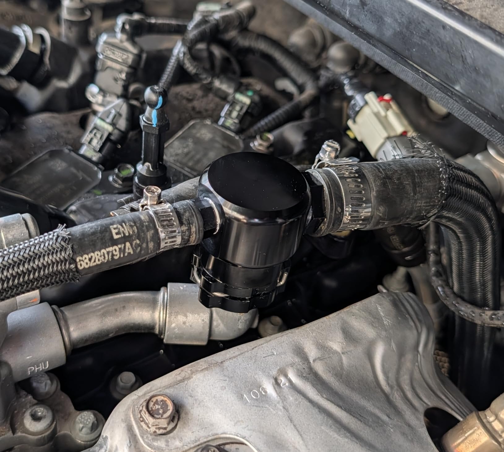 Heater Hose Aluminum Fitting, Fits Jeep Wrangler JL 2.0L i4 DOHC DI Turbo Engine, 68280784AB, (Top T fitting only)