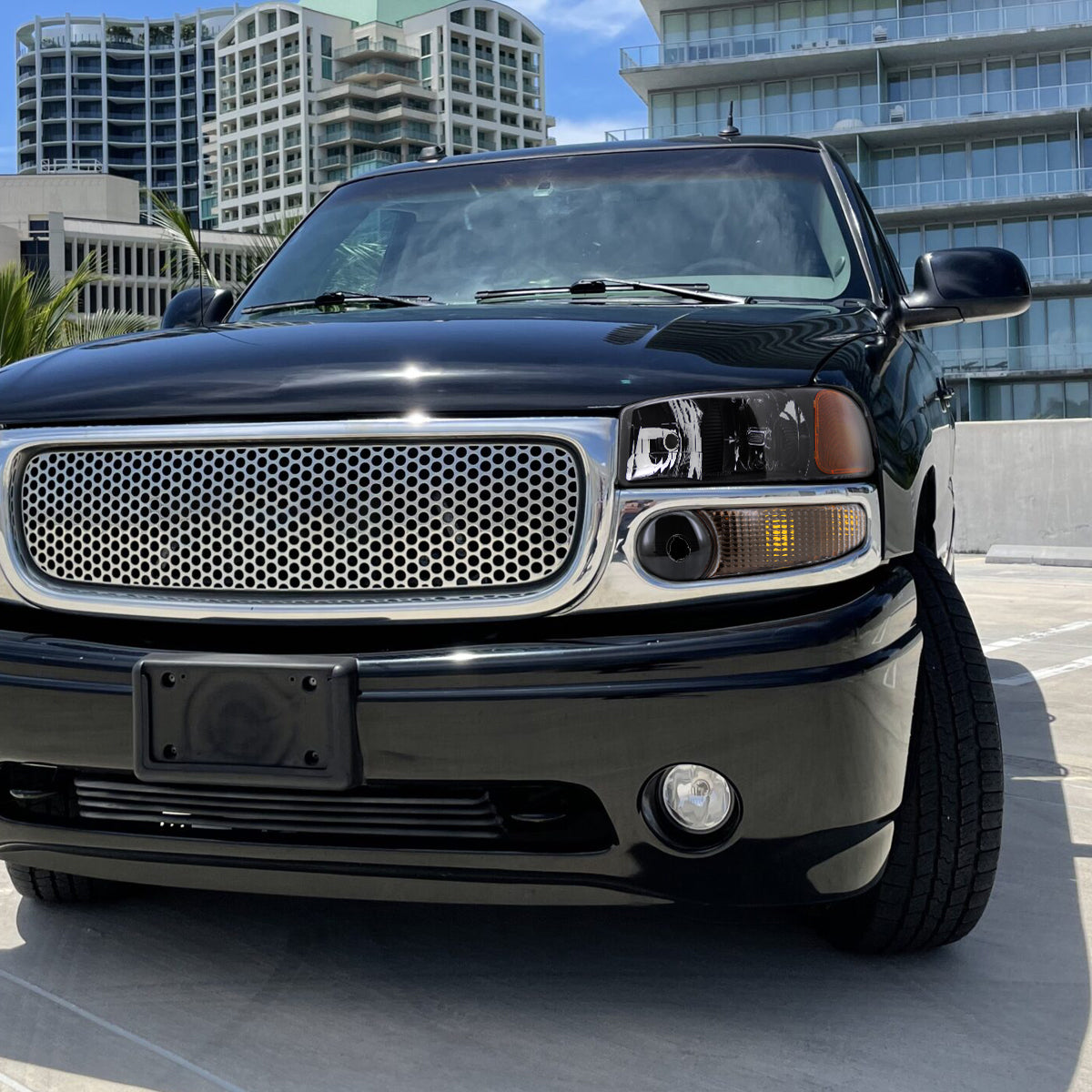 1999-2006 GMC Sierra/2007 Sierra Classic/2000-2006 Yukon XL Denali Factory Style Turn Signal Bumper Lights (Matte Black Housing/Clear Lens)