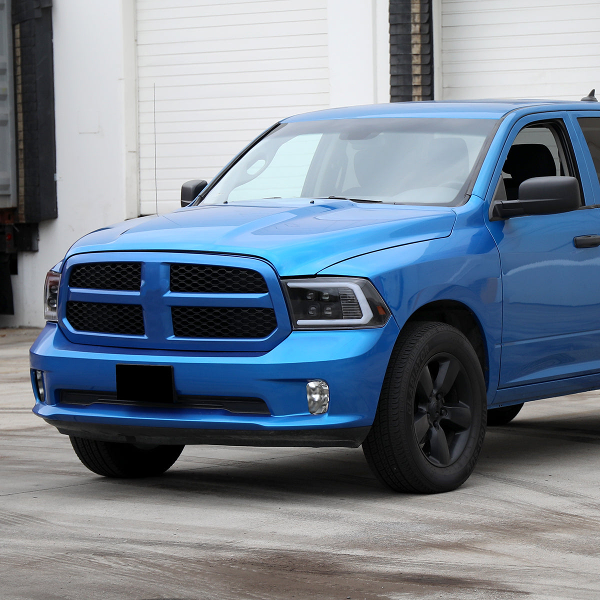 2009-2018 Dodge RAM 1500 / 2019 RAM Classic / 2010-2018 RAM 2500 3500 LED Bar Sequential Turn Signal Projector Headlights (Matte Black Housing / Clear Lens)