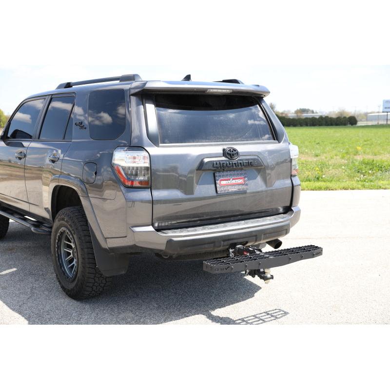 Gen-Y Phantom XL 2in Shank Heavy-Duty 600lb Capacity Serrated Hitch Step - 42in Wide Step