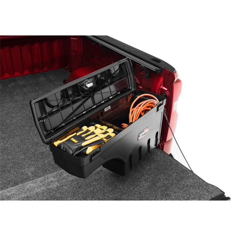 UnderCover 19-20 Chevy Silverado 1500 Passengers Side Swing Case - Black Smooth