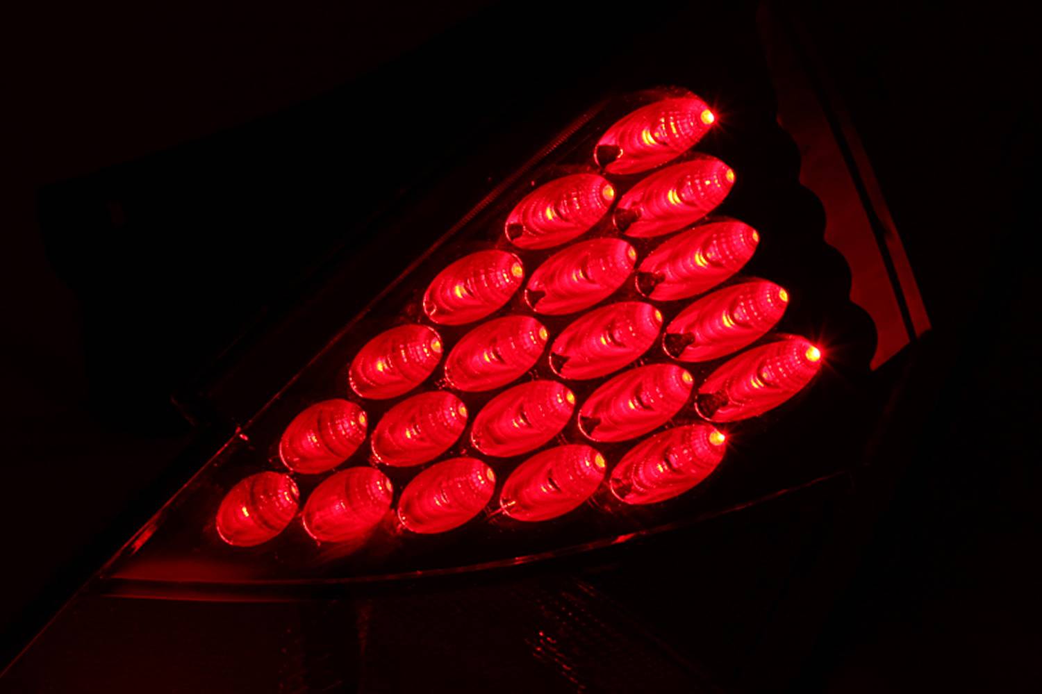 NISSAN 350Z 03-05 LED TAIL LIGHTS CHROME RED LENS