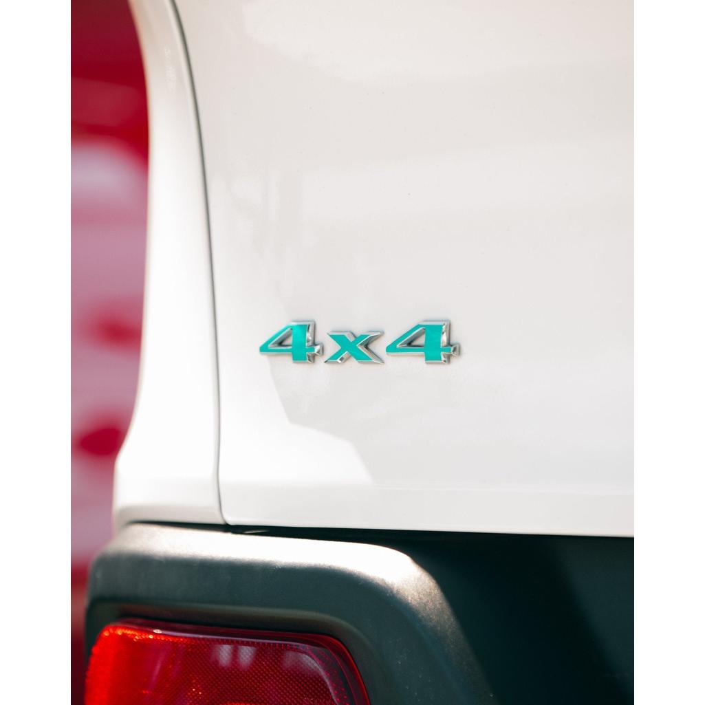mint jeep 4 x 4 emblem