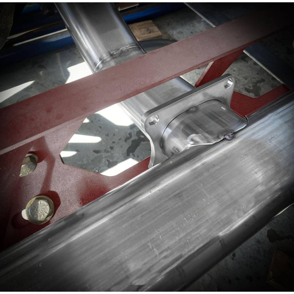1/4″ thick plate – Robust strength for long-lasting use