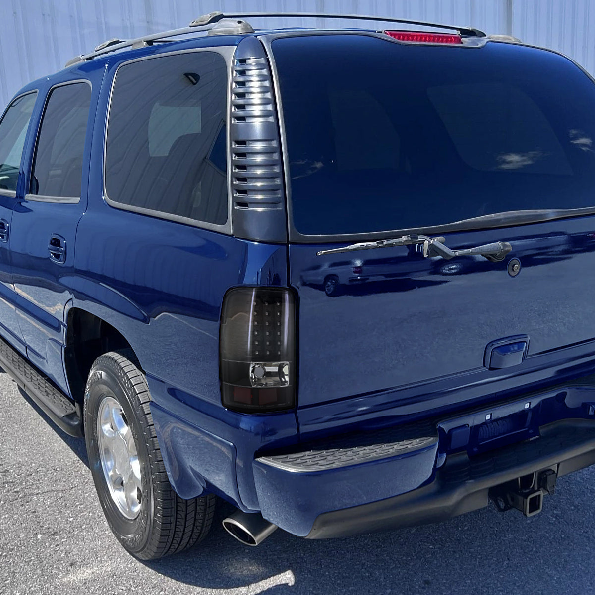 2000-2006 Chevrolet Suburban/Tahoe GMC Yukon/Yukon XL LED Tail Lights (Matte Black Housing/Clear Lens)