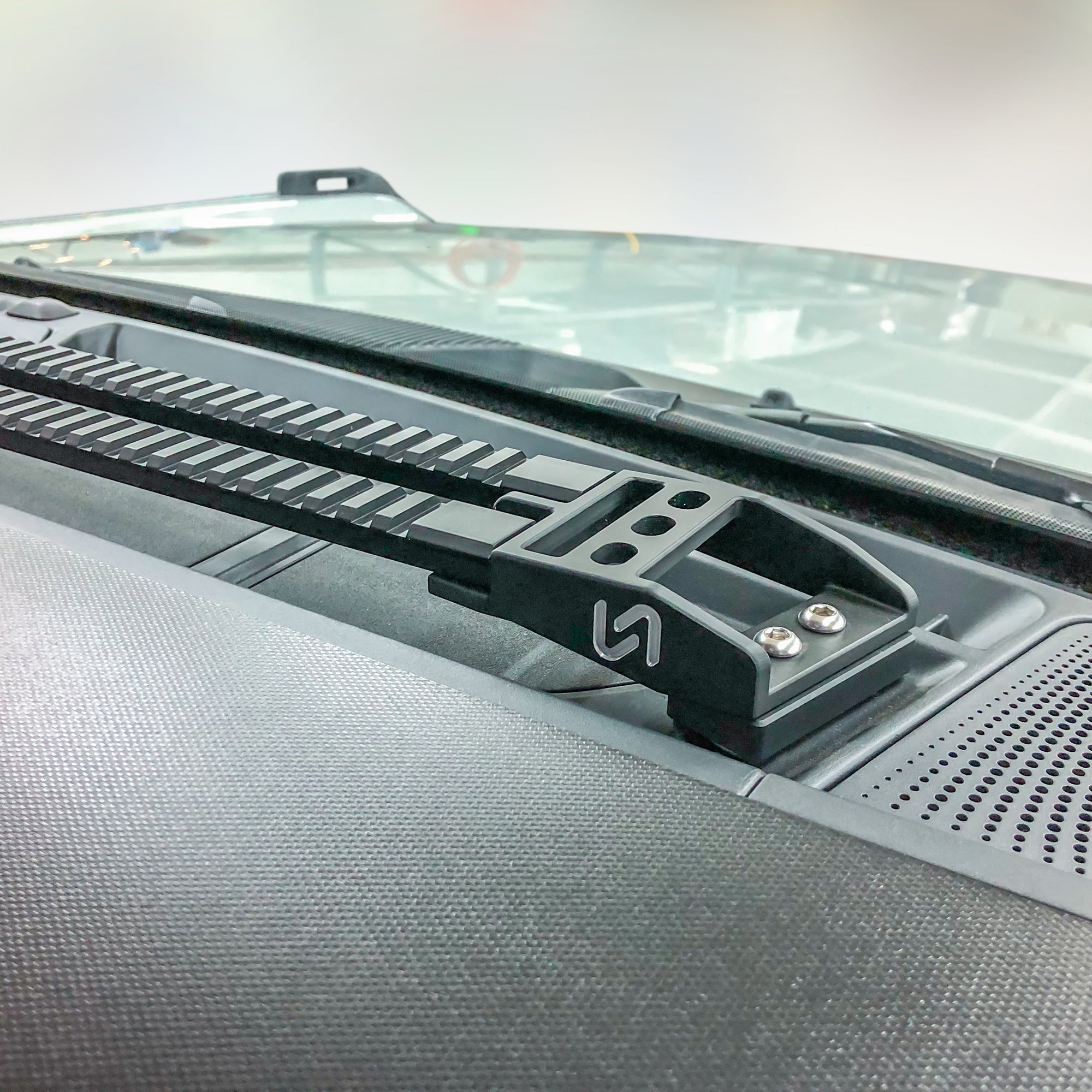 2021+ Ford Bronco Dashboard Mount - Turn Offroad