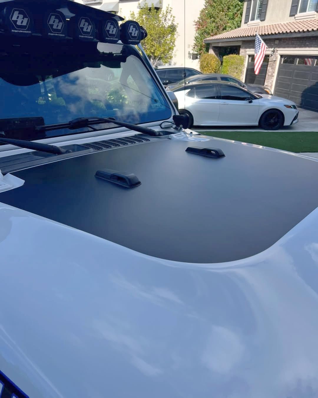 Lensun 90W 12V Hood Flexible Solar Panel for Jeep Gladiator JT (2018-Present) - Off Grid Solar Power for Offroading/Overlanding/Camping